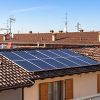 Cáceres favorece la instalación de placas fotovoltaicas en viviendas destinadas al autoconsumo