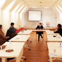 Gallardo promete a los clubes de fútbol de Segunda B ayudas para paliar la crisis