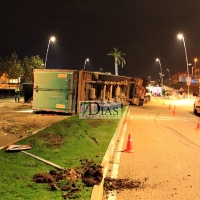 Vuelca un camión en las calles de Mérida