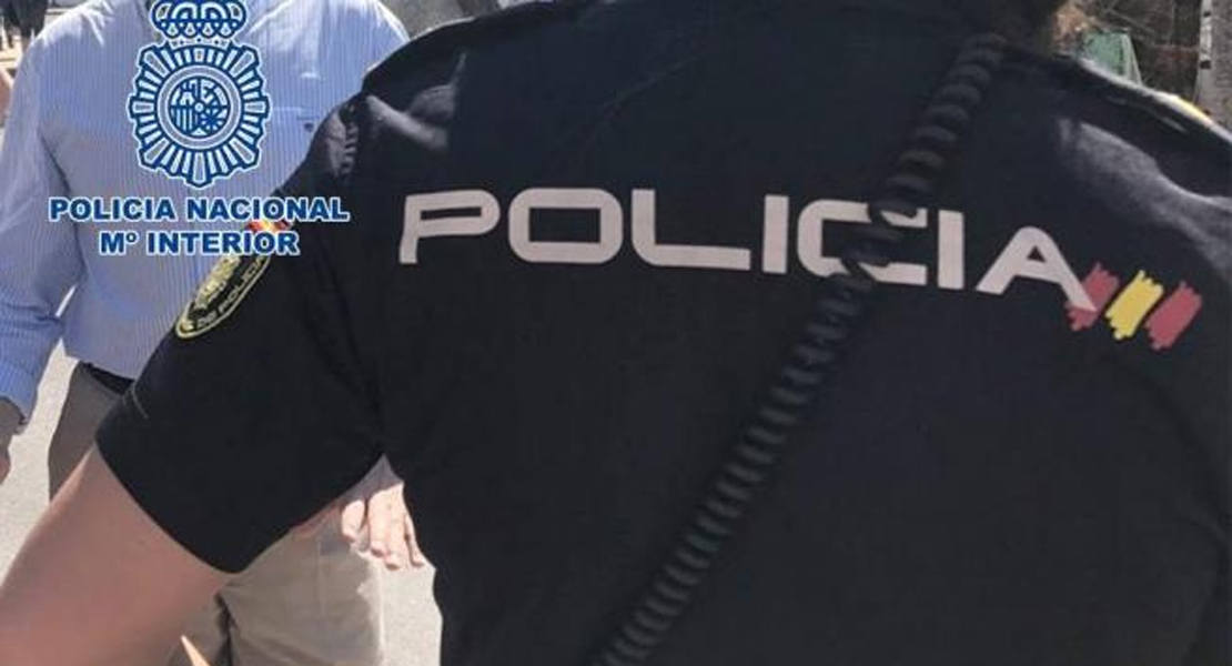Un Policía fuera de servicio frena a un ladrón que portaba un cuchillo en plena calle en Badajoz