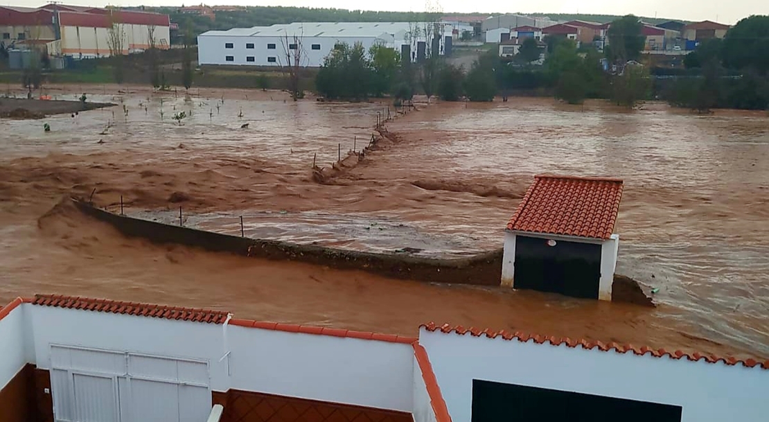 Una fuerte tormenta provoca inundaciones en Ribera del Fresno