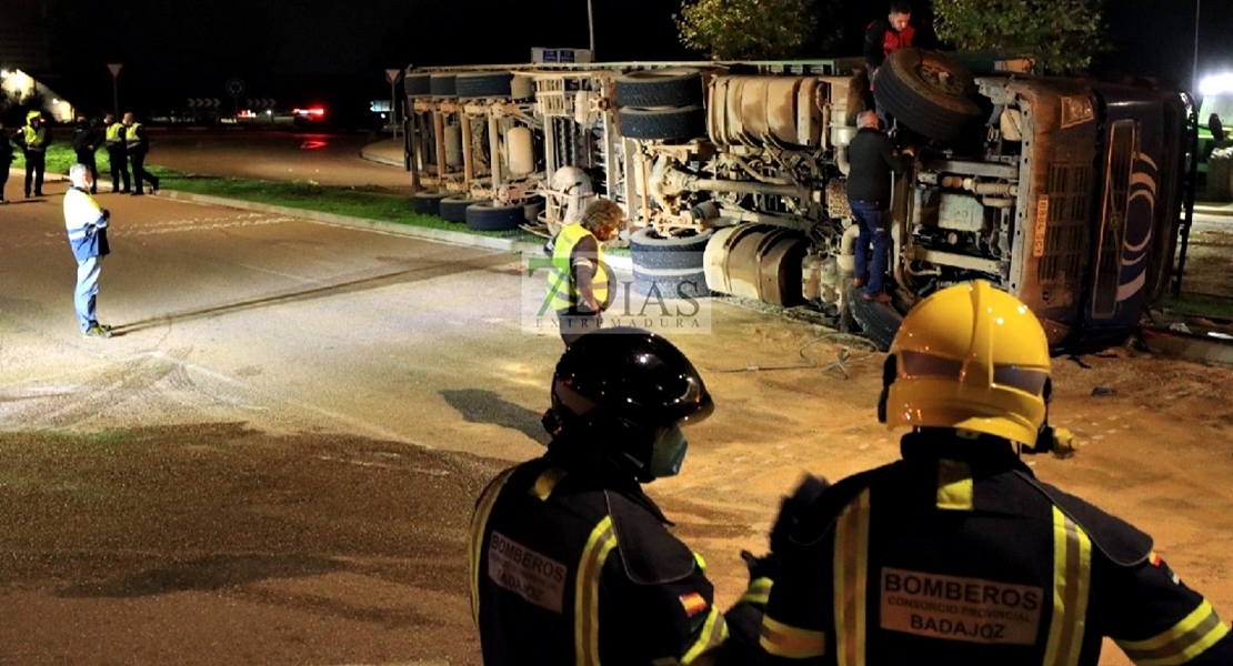 Vuelca un camión en las calles de Mérida