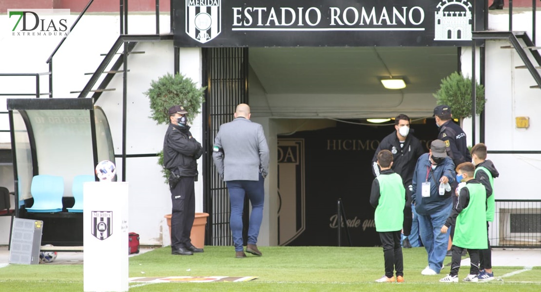 El CD. Badajoz pierde su condición de invicto ante la AD. Mérida