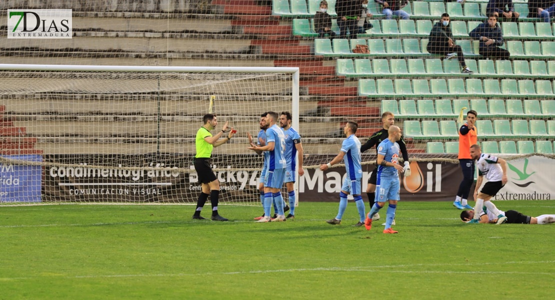 El CD. Badajoz pierde su condición de invicto ante la AD. Mérida