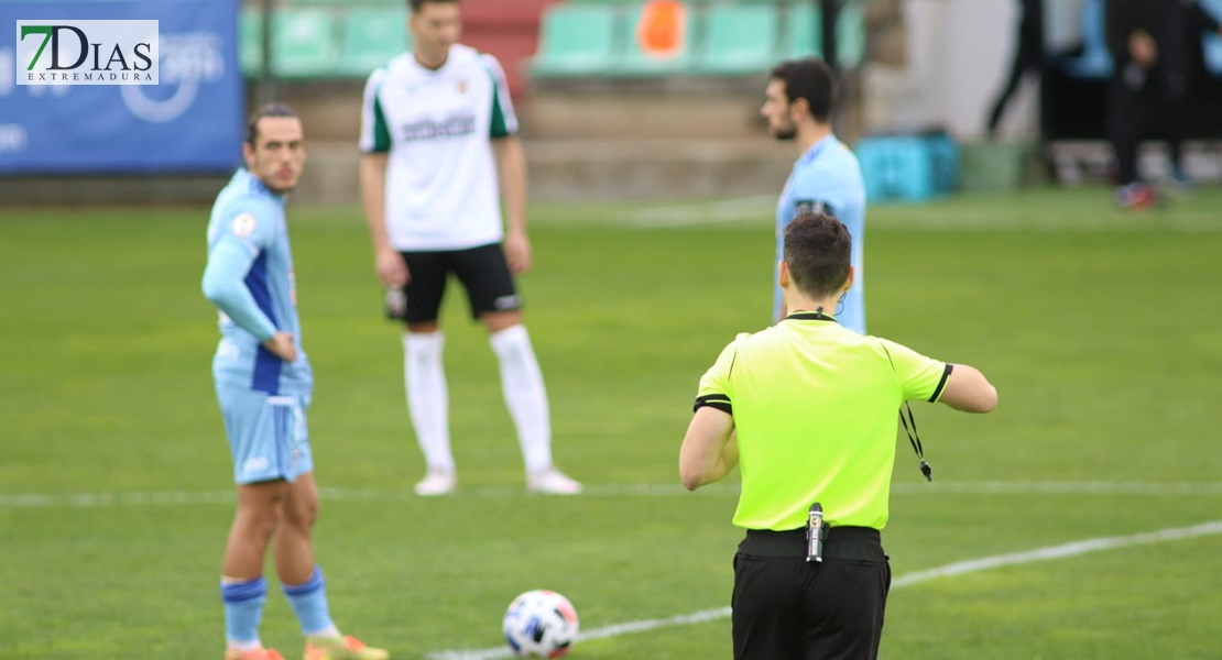 El CD. Badajoz pierde su condición de invicto ante la AD. Mérida