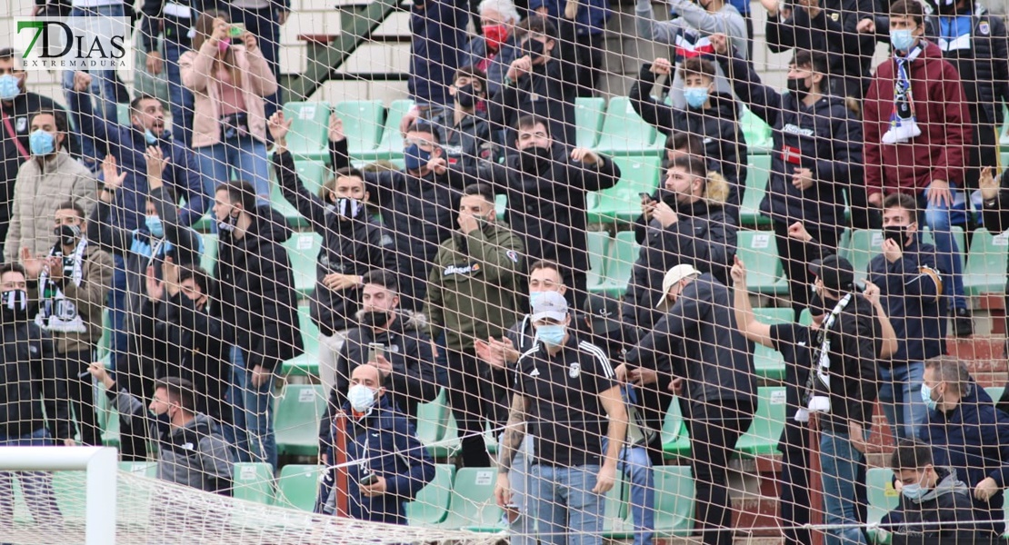 El CD. Badajoz pierde su condición de invicto ante la AD. Mérida