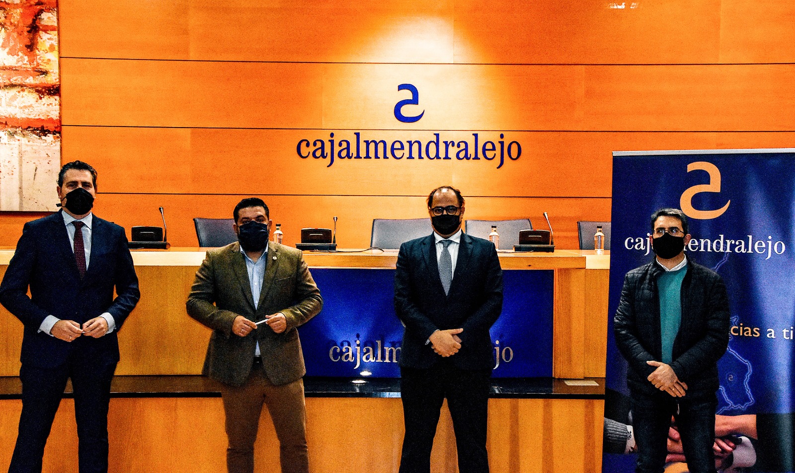 Cajalmendralejo firma un convenio con Cruz Roja en apoyo a colectivos necesitados de Extremadura