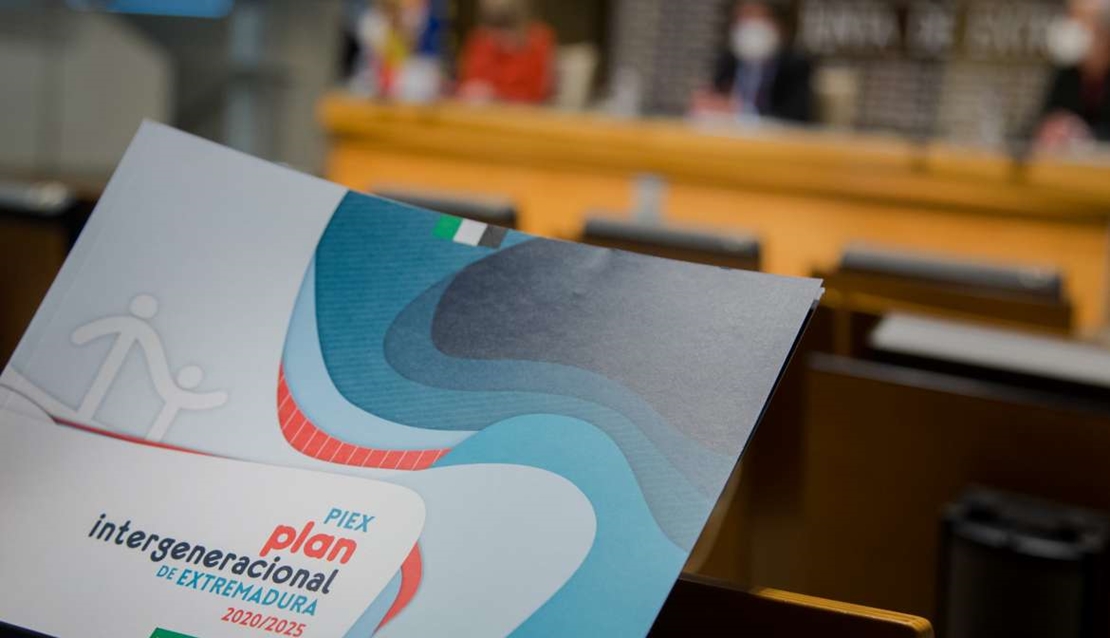 Presentado el I Plan Intergeneracional de Extremadura, “pionero” en España