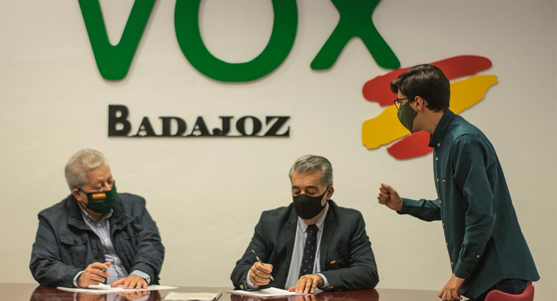 VOX Badajoz exige que publiquen los sueldos de Fragoso y los concejales en la página web