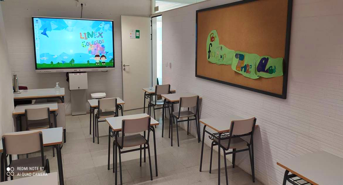 Comienzan a repartir las nuevas pizarras digitales interactivas para las aulas de Infantil y Primaria