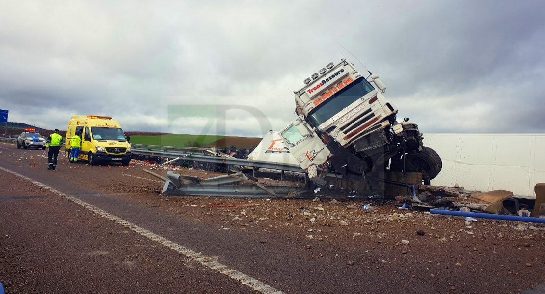 Alerta roja este sábado y corte total en la A-5 por el accidente de tráfico