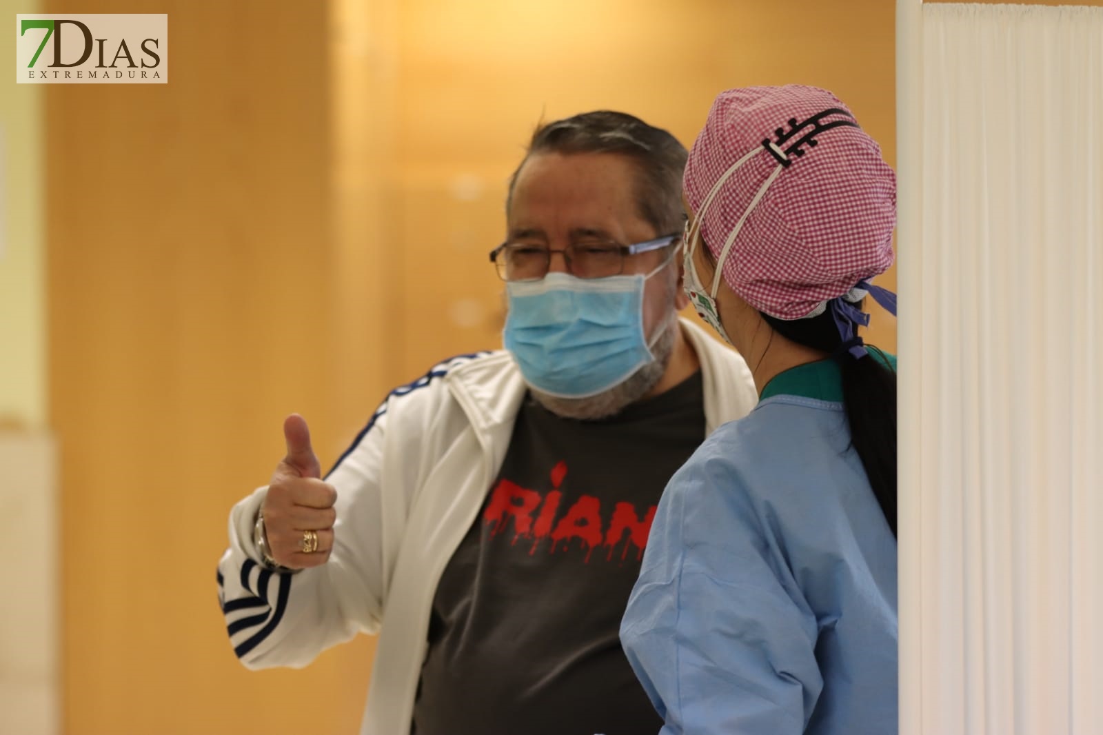 REPOR - Imágenes históricas del primer vacunado contra el coronavirus en Extremadura