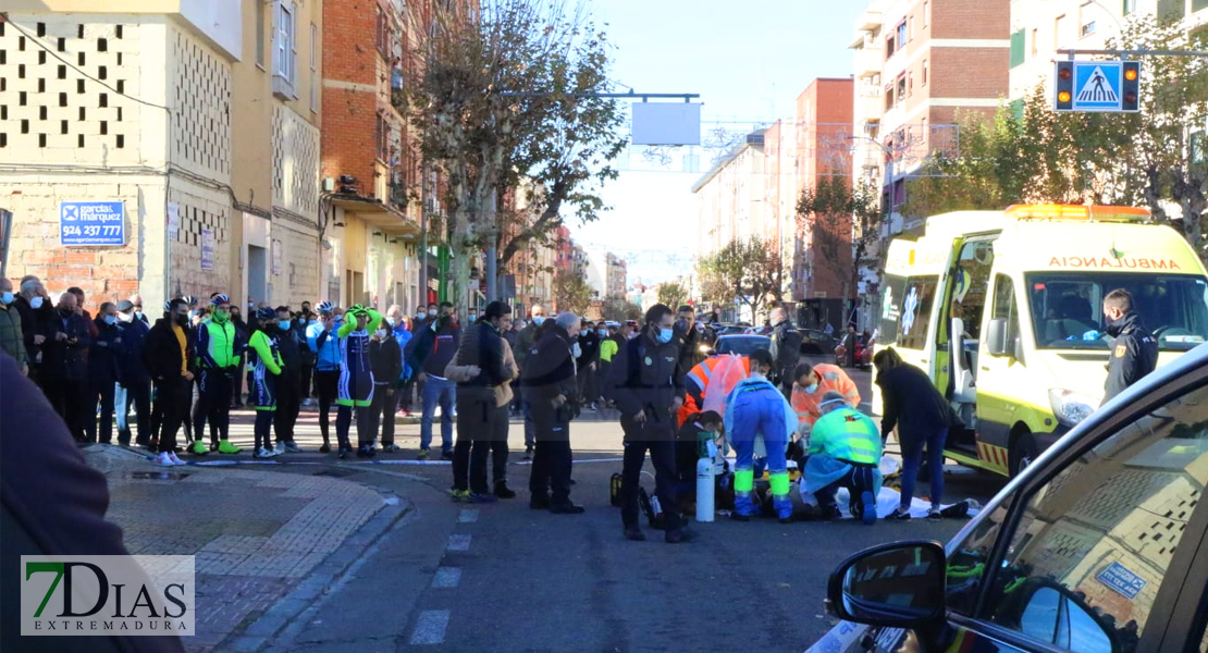 Salvan la vida a un ciclista tras desplomarse en la avenida Ricardo Carapeto de Badajoz