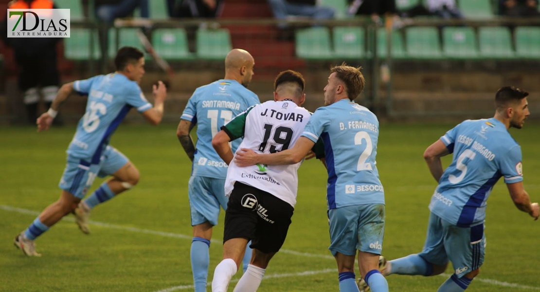 El CD. Badajoz pierde su condición de invicto ante la AD. Mérida