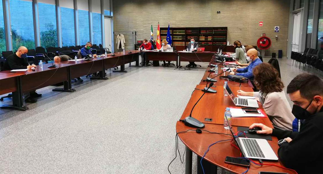 Acuerdan distribuir en 33 especialidades las 697 plazas de oposiciones de docentes 2021