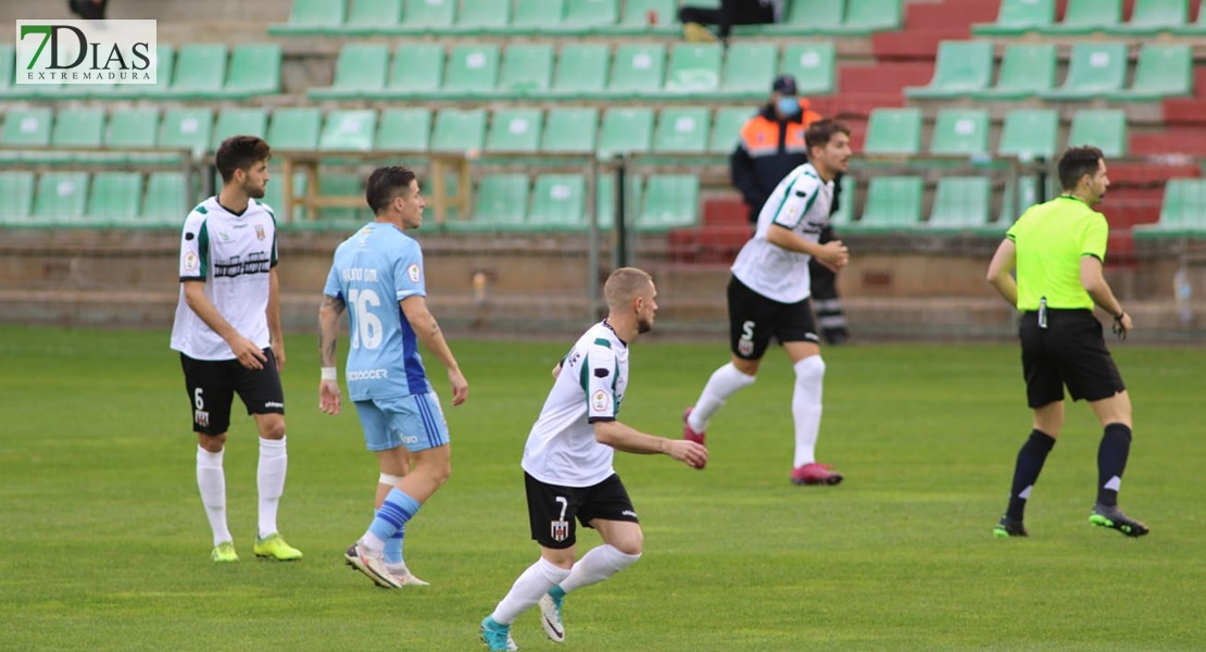 El CD. Badajoz pierde su condición de invicto ante la AD. Mérida