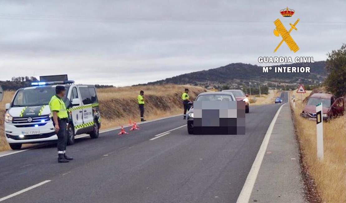 Una joven da positivo en alcohol y drogas tras sufrir un accidente en una carretera extremeña