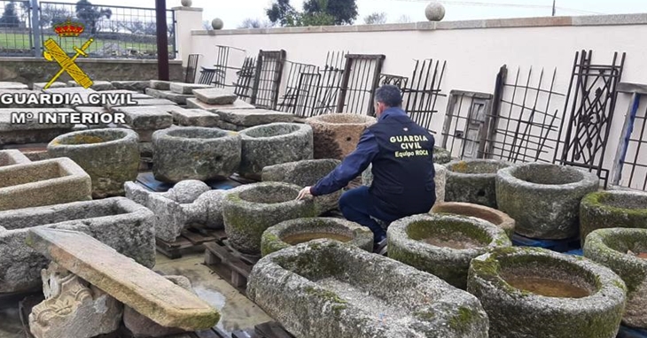 Recuperan 16 pilas de granito del siglo XVIII y detienen a un vecino de Monroy (Cáceres)