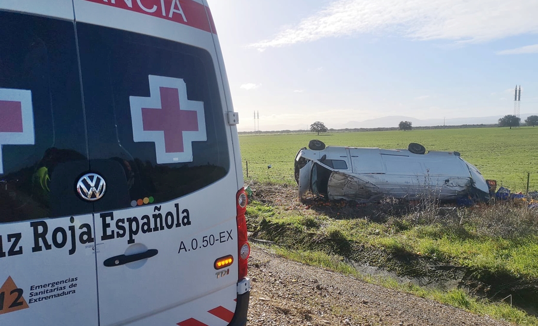 Vuelco de una furgoneta en la N-432