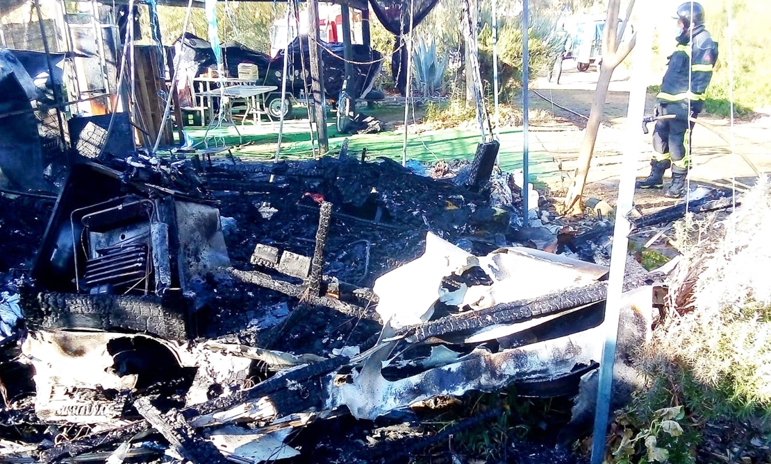 Incendio en un camping en Orellana la Vieja (Badajoz)