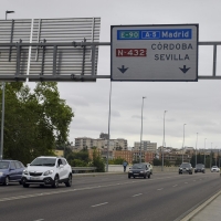 Evitan que una persona se precipite desde el Puente de la Universidad