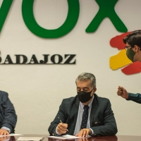 VOX Badajoz exige que publiquen los sueldos de Fragoso y los concejales en la página web