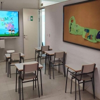 Comienzan a repartir las nuevas pizarras digitales interactivas para las aulas de Infantil y Primaria