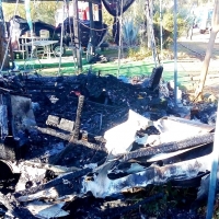 Incendio en un camping en Orellana la Vieja (Badajoz)