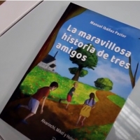 Un extremeño crea una trilogía para ayudar a personas que padecen cáncer