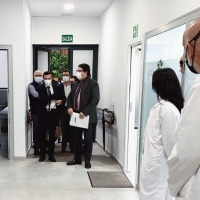 Vergeles y Gallardo visitan la Unidad de Investigación del área Don Benito-Villanueva