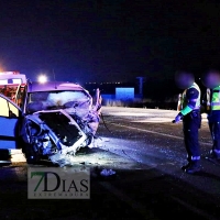 Imágenes que deja el accidente de la antigua N-V (Mérida)