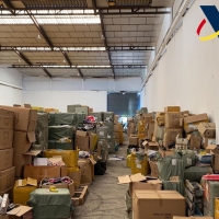 Desmantelan un gran centro de distribución de juguetes y productos sanitarios ilegales