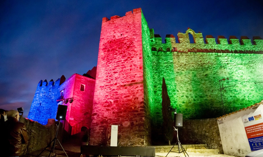 El castillo de Segura de León apuesta por la eficiencia energética estrenando nueva iluminación