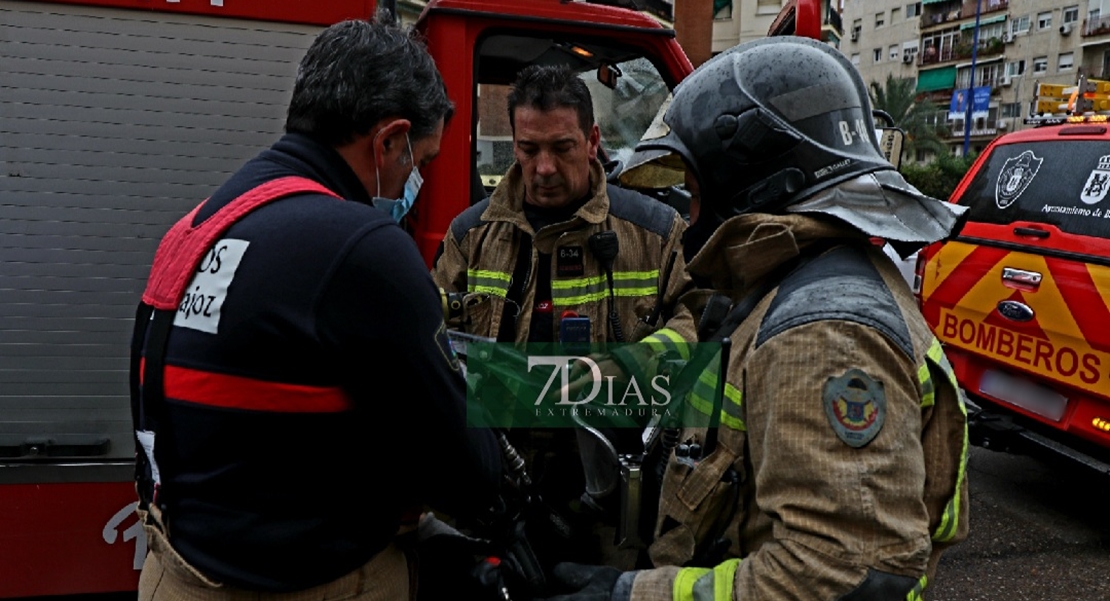 Incendio de vivienda en la barriada de la Paz (Badajoz)