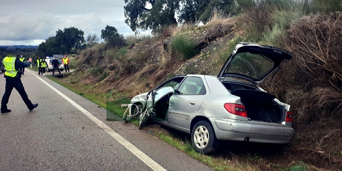 ACCIDENTE: Colisión de dos turismos cerca de Alburquerque (BA)