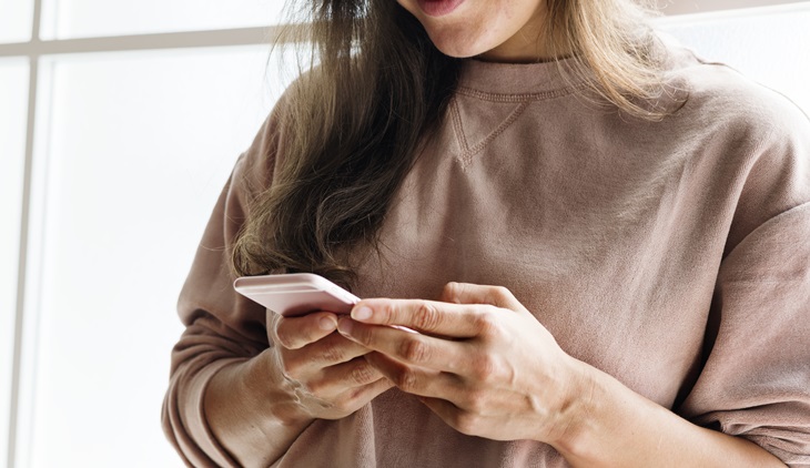 Adolescentes y adultos se acusan mutuamente de un uso inadecuado de las redes sociales