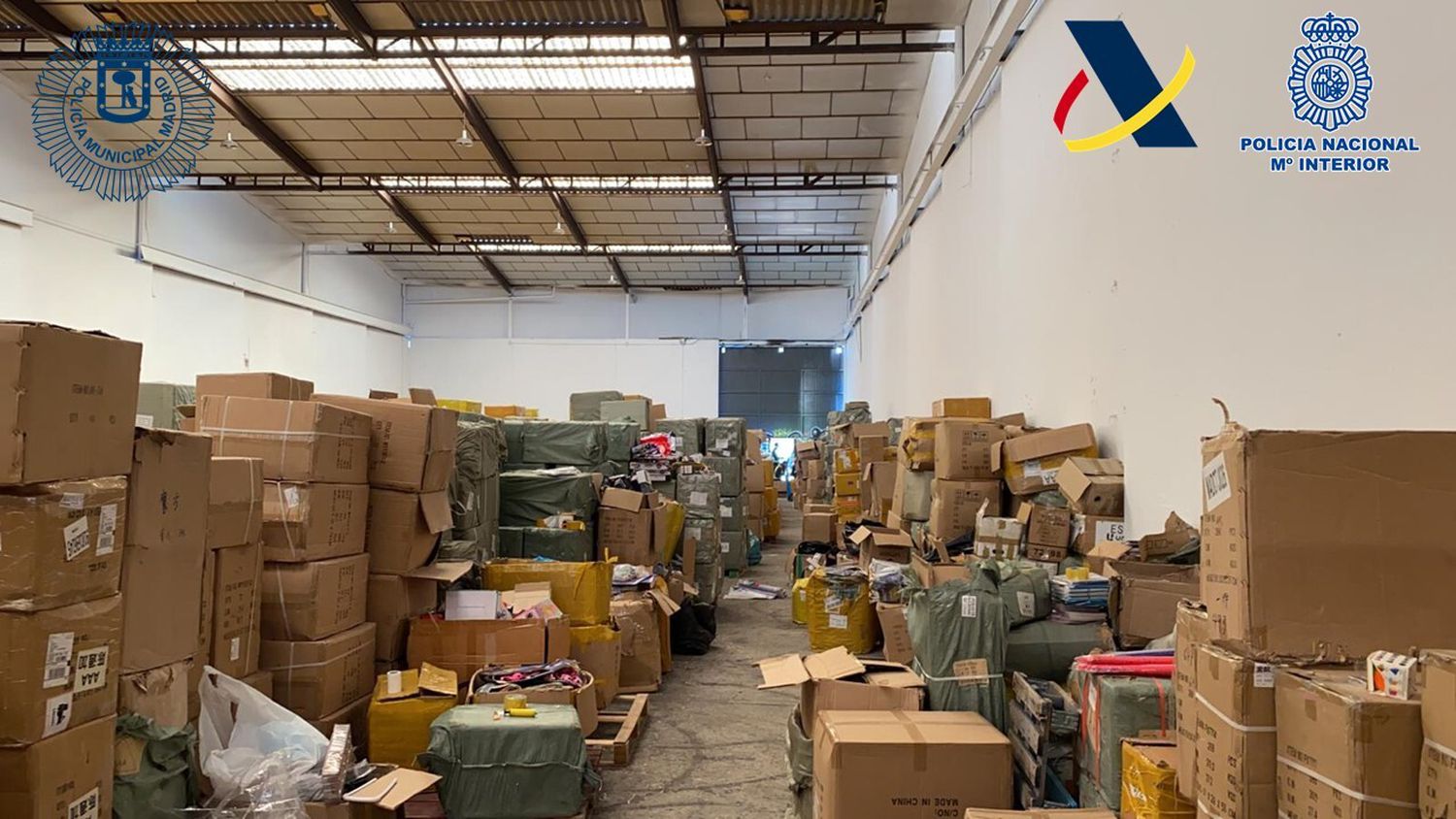 Desmantelan un gran centro de distribución de juguetes y productos sanitarios ilegales