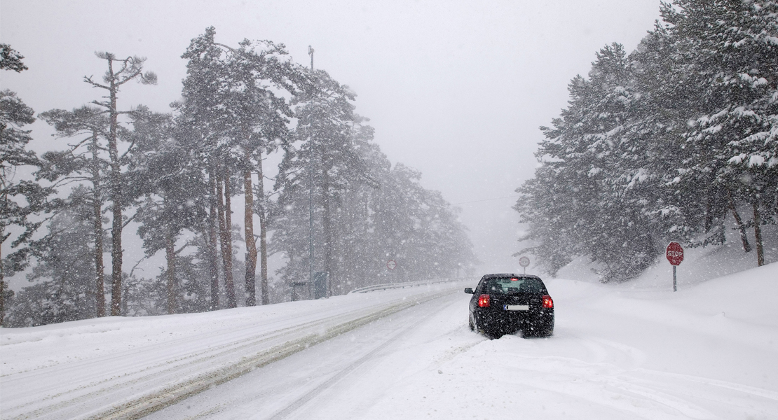 El temporal de frío y nieve obliga a cortar carreteras en España