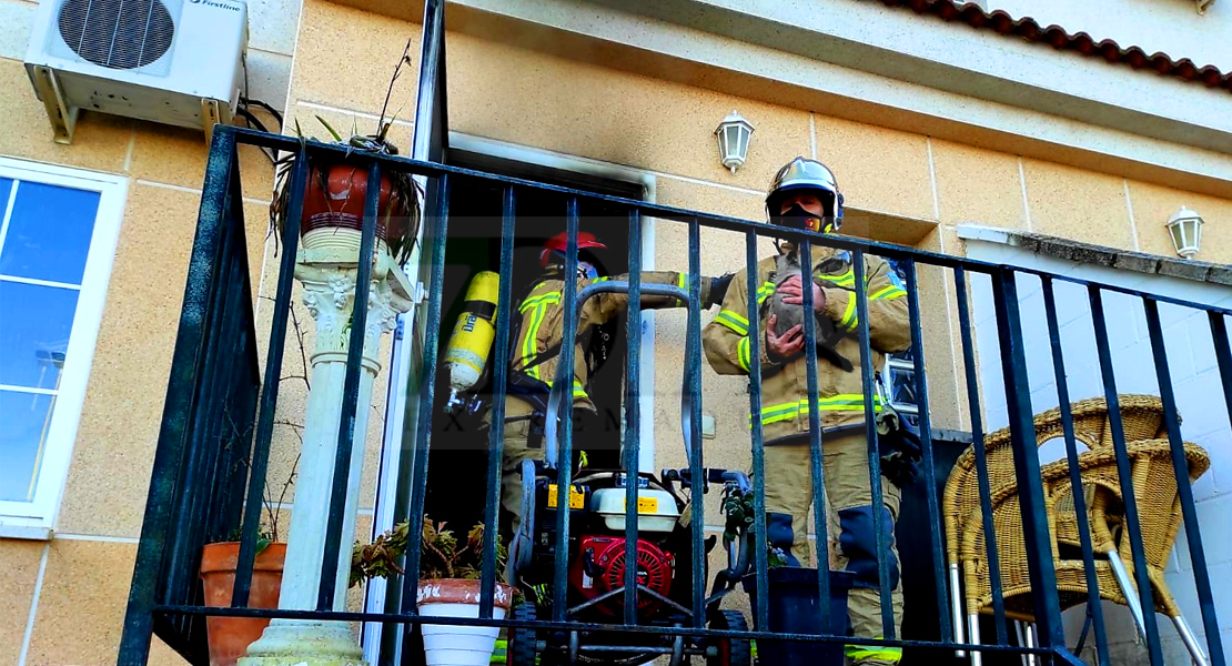 Tres personas afectadas en un incendio de vivienda en Cáceres