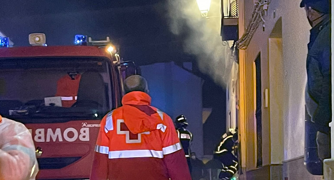 Un incendio deja daños de consideración y dos personas heridas en Calera de León (BA)