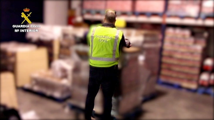La Guardia Civil interviene más de 225.000 botellas de ron falsificadas