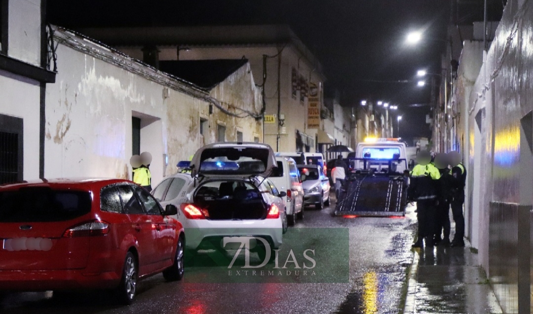 Agentes de la Policía Local lo interceptan en la calle Zapata (Badajoz)