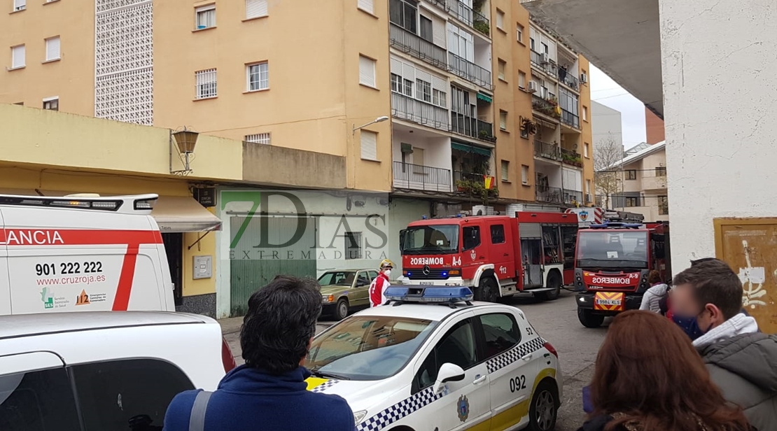 Incendio de vivienda cerca del Materno (Badajoz)