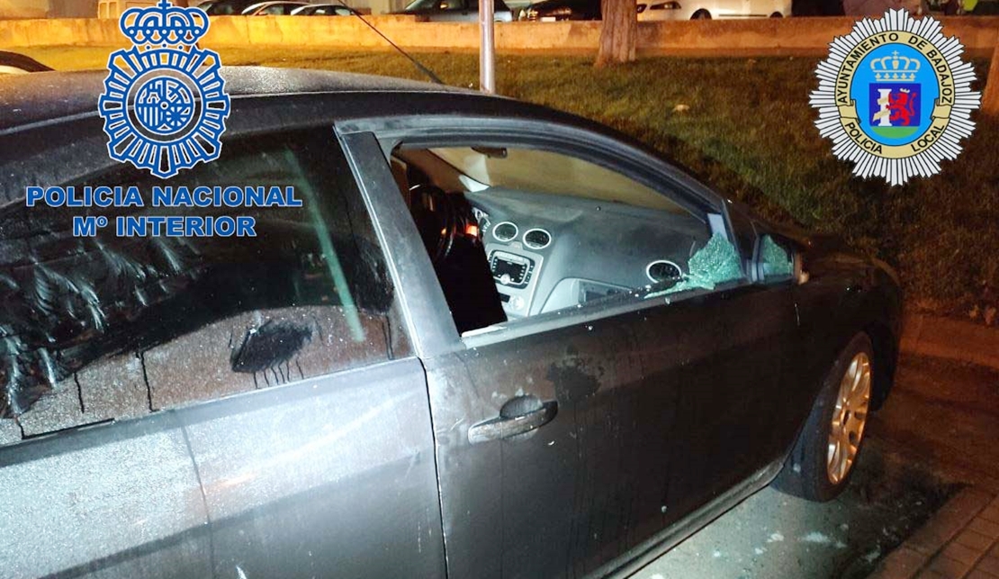 Detenidos por robar en el interior de varios vehículos en Badajoz