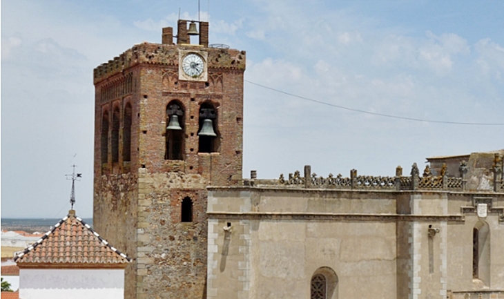 Critican que uno de los pueblos extremeños con mayor incidencia convoque un evento la víspera de Reyes