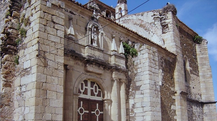 Patrimonio restaura la cubierta de la Iglesia de Almaraz (Cáceres)