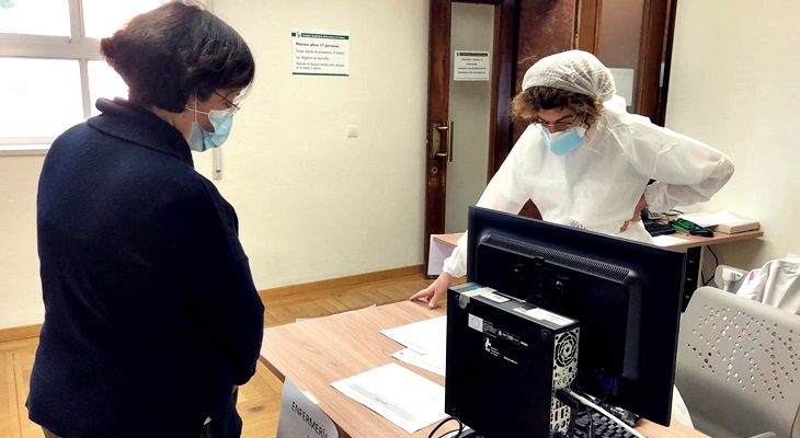 Imagen de los primeros sanitarios vacunados en Extremadura