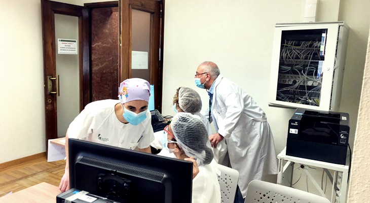 Imagen de los primeros sanitarios vacunados en Extremadura