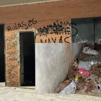 Cívica: Una caseta de un parque abandonado usada para botellones en Badajoz