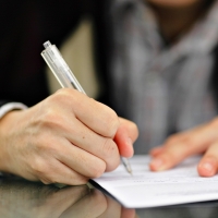 Piden eliminar la obligación de mantener los contratos 6 meses tras los ERTE